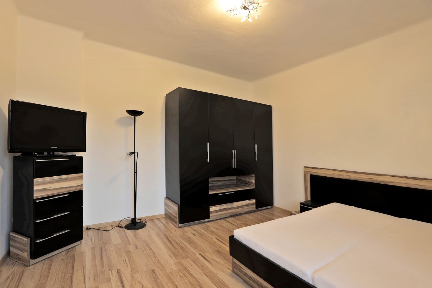 Pronájem bytu 1+1 36 m², Borová, Karlovy Vary, Karlovarský kraj Pronájem bytu 1+1 36 m², Borová, Karlovy Vary, Karlovarský kraj