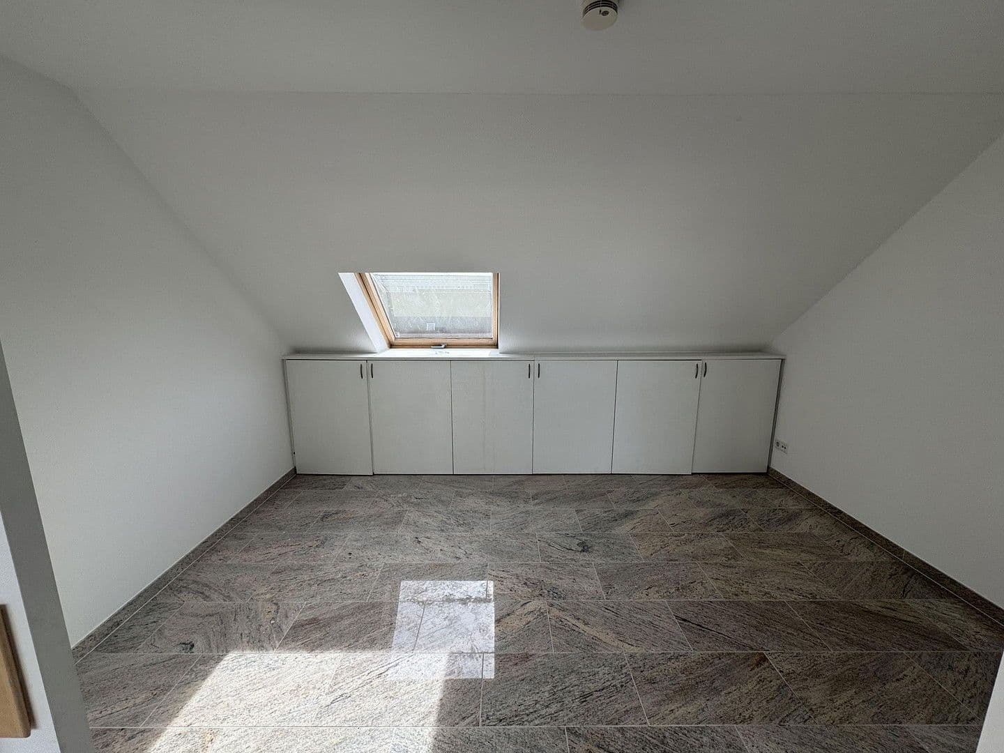 Pronájem bytu 3+kk 123 m², Köln, Severní Porýní-Vestfálsko Pronájem bytu 3+kk 123 m², Köln, Severní Porýní-Vestfálsko