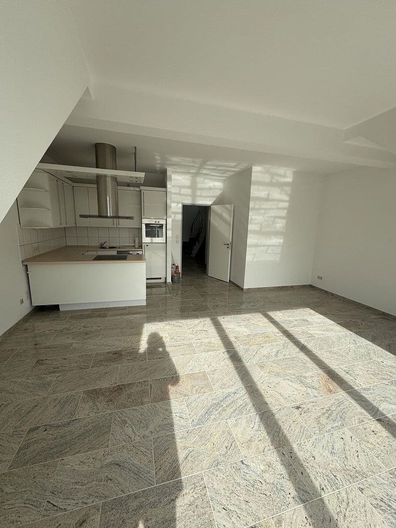 Pronájem bytu 3+kk 123 m², Köln, Severní Porýní-Vestfálsko Pronájem bytu 3+kk 123 m², Köln, Severní Porýní-Vestfálsko