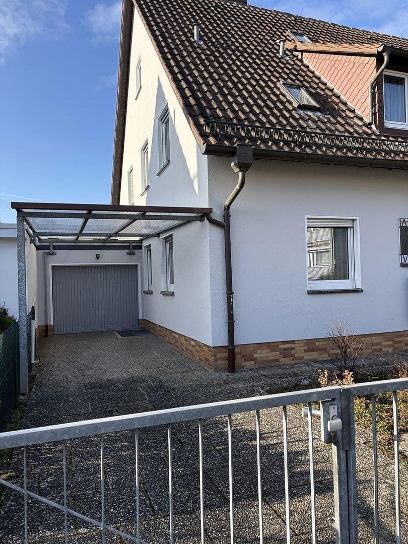 Prodej domu 187 m², pozemek 655 m², Frankfurt, Hessen Prodej domu 187 m², pozemek 655 m², Frankfurt, Hessen