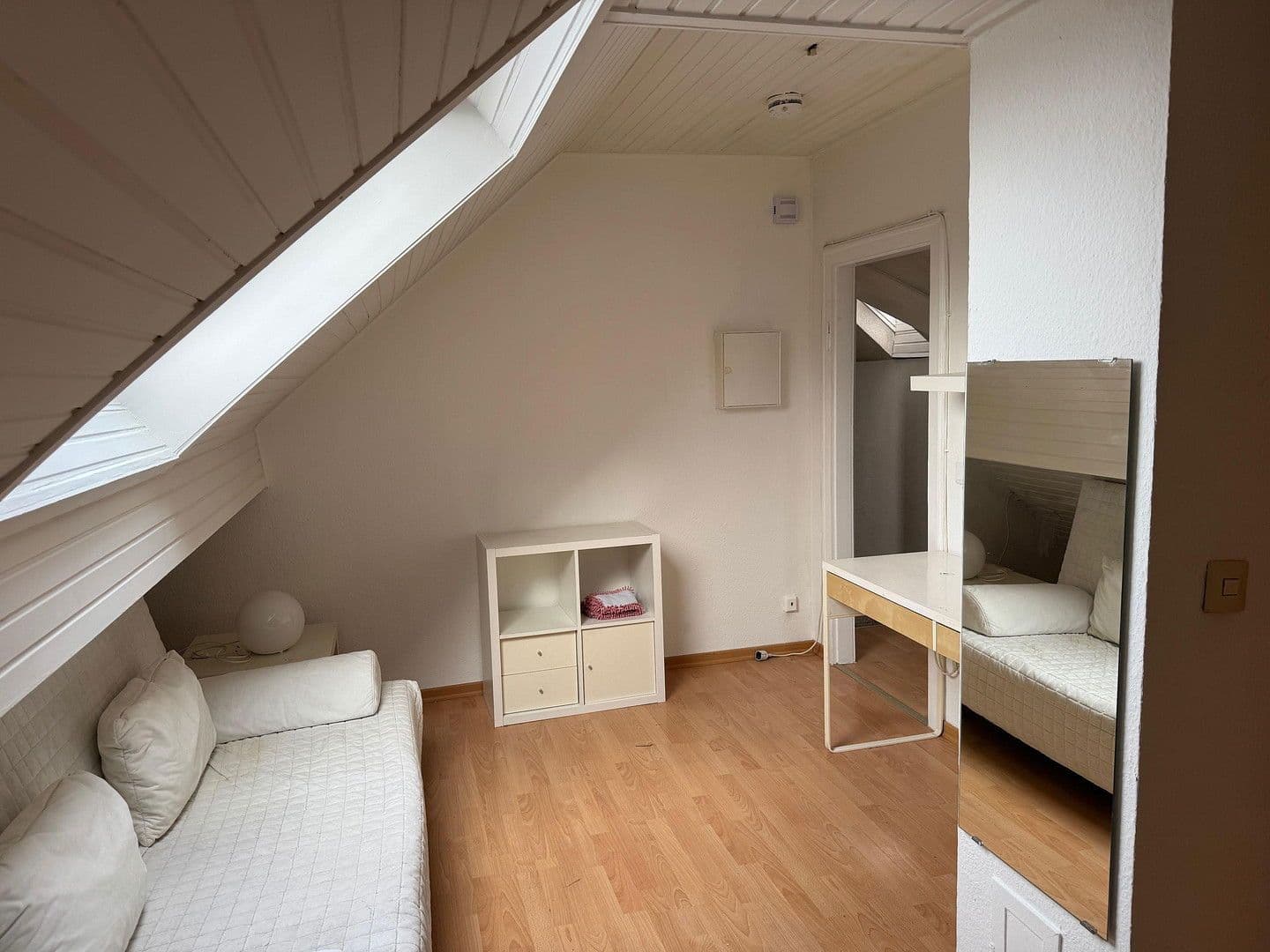 Pronájem bytu 1+1 24 m², Albertstr. 109, Düsseldorf, Severní Porýní-Vestfálsko Pronájem bytu 1+1 24 m², Albertstr. 109, Düsseldorf, Severní Porýní-Vestfálsko