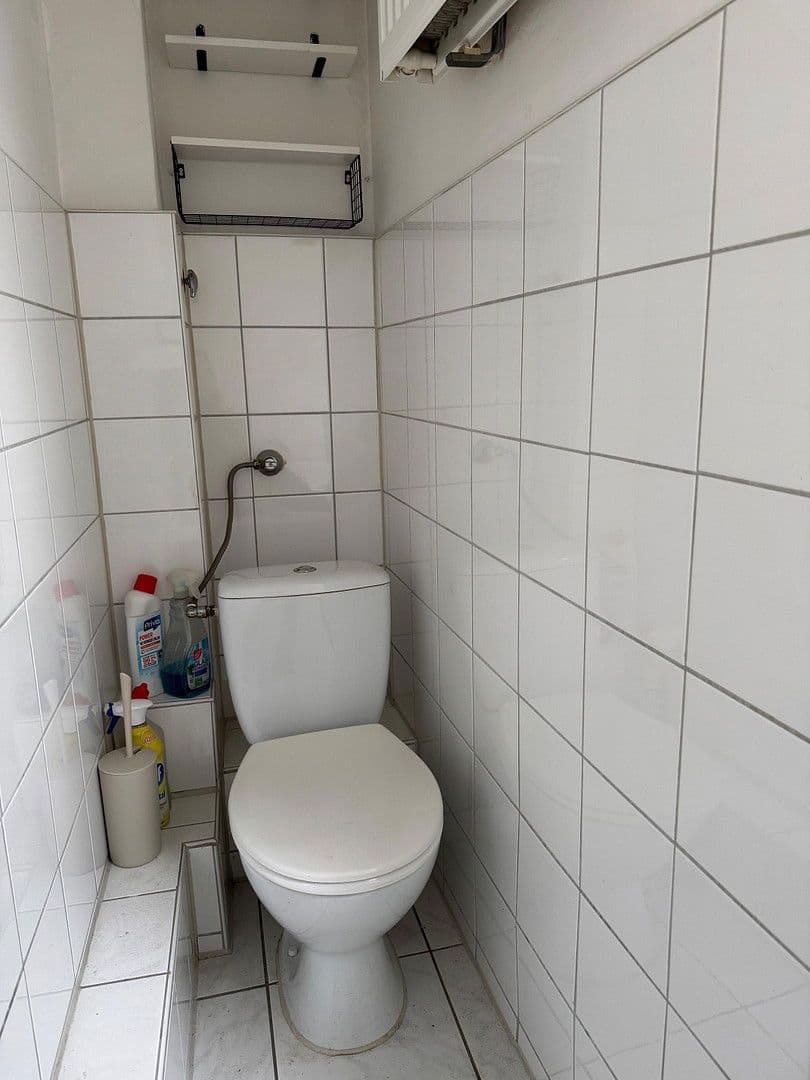 Pronájem bytu 1+1 24 m², Albertstr. 109, Düsseldorf, Severní Porýní-Vestfálsko Pronájem bytu 1+1 24 m², Albertstr. 109, Düsseldorf, Severní Porýní-Vestfálsko