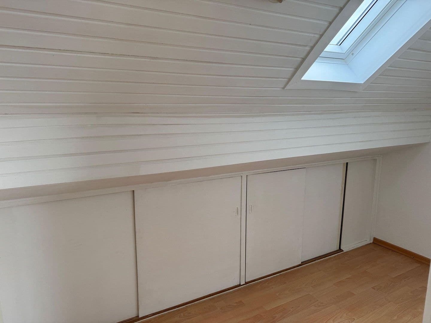 Pronájem bytu 1+1 24 m², Albertstr. 109, Düsseldorf, Severní Porýní-Vestfálsko Pronájem bytu 1+1 24 m², Albertstr. 109, Düsseldorf, Severní Porýní-Vestfálsko