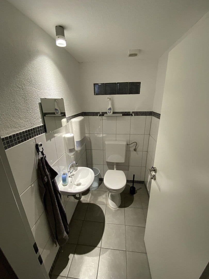 Pronájem nebytového prostoru 5.000 m², Auffeld, 33, Tönisvorst, Severní Porýní-Vestfálsko Pronájem nebytového prostoru 5.000 m², Auffeld, 33, Tönisvorst, Severní Porýní-Vestfálsko