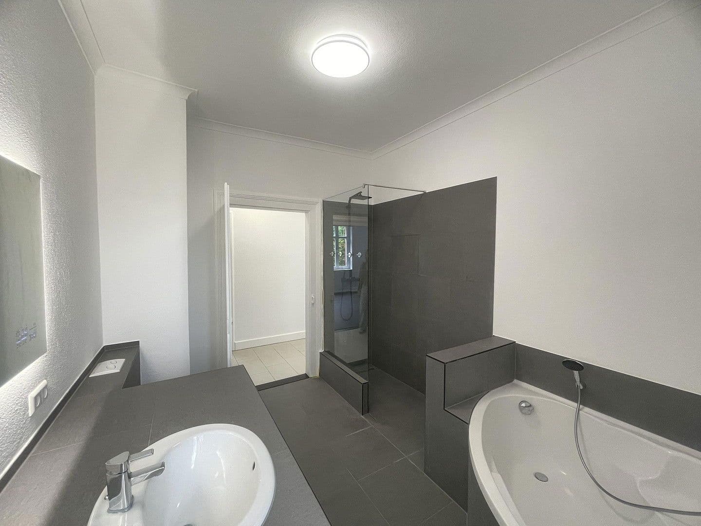 Prodej domu 172 m², pozemek 404 m², Müllheim im Markgräflerland, Bádensko-Württembersko Prodej domu 172 m², pozemek 404 m², Müllheim im Markgräflerland, Bádensko-Württembersko