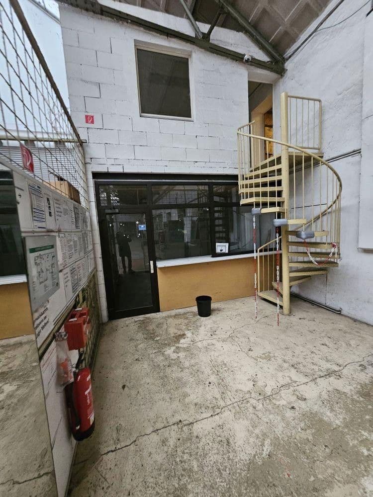 Pronájem nebytového prostoru 8.000 m², Solingen, Severní Porýní-Vestfálsko Pronájem nebytového prostoru 8.000 m², Solingen, Severní Porýní-Vestfálsko