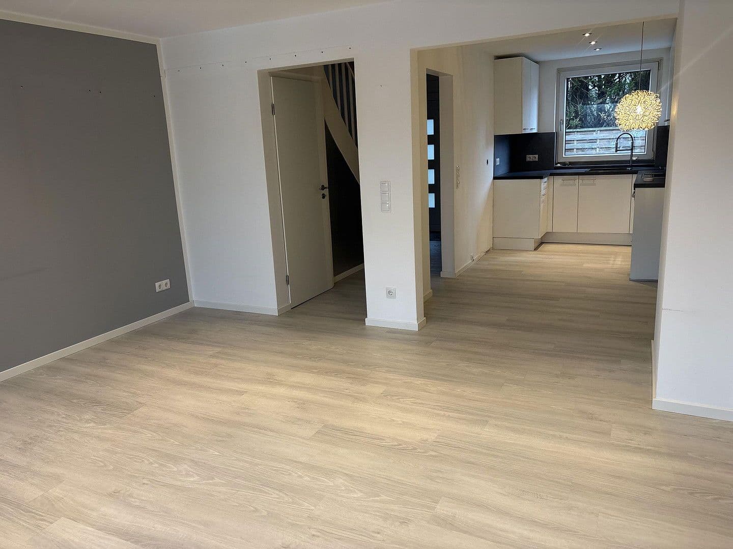 Pronájem domu 87 m², pozemek 150 m², Neumünster, Šlesvicko-Holštýnsko Pronájem domu 87 m², pozemek 150 m², Neumünster, Šlesvicko-Holštýnsko