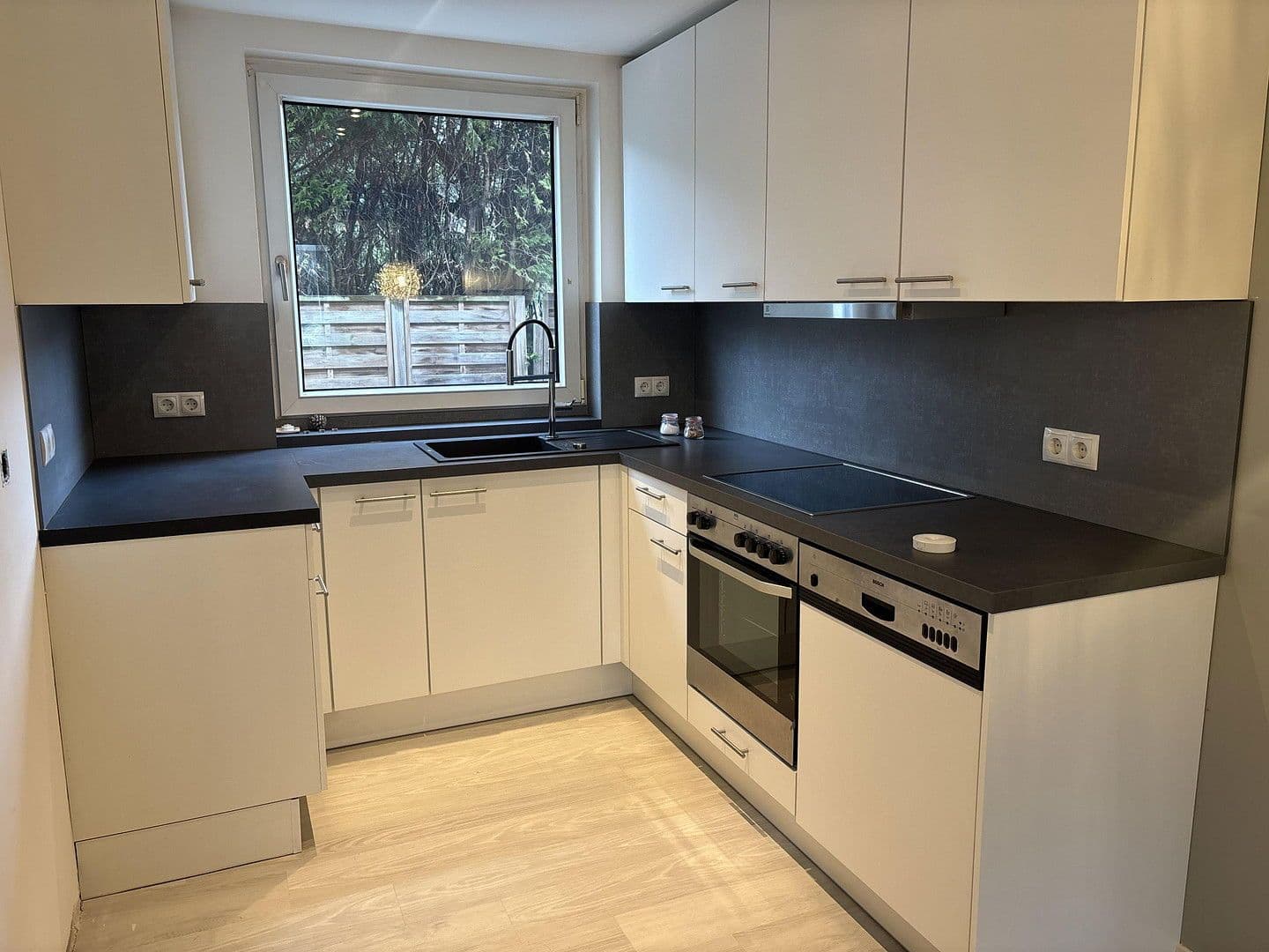 Pronájem domu 87 m², pozemek 150 m², Neumünster, Šlesvicko-Holštýnsko Pronájem domu 87 m², pozemek 150 m², Neumünster, Šlesvicko-Holštýnsko