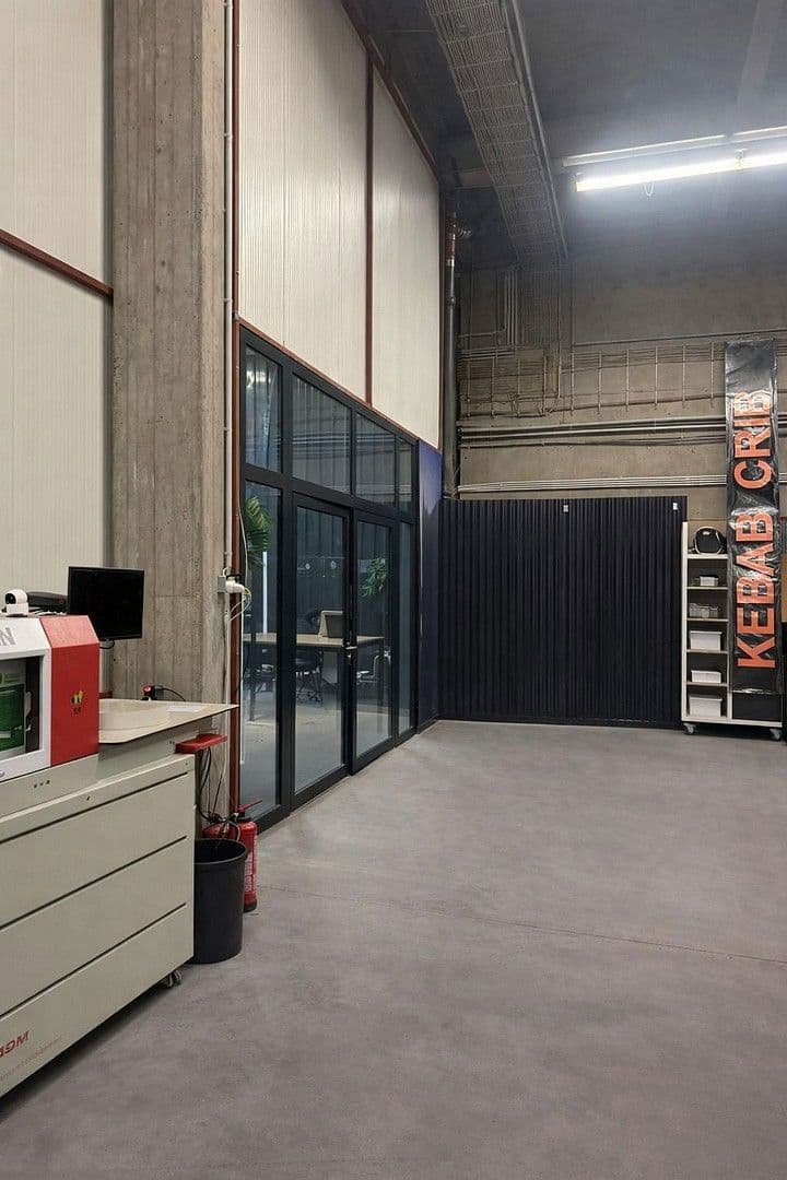 Pronájem nebytového prostoru 500 m², Sontraerstr. 16, Frankfurt am Main, Hessen Pronájem nebytového prostoru 500 m², Sontraerstr. 16, Frankfurt am Main, Hessen