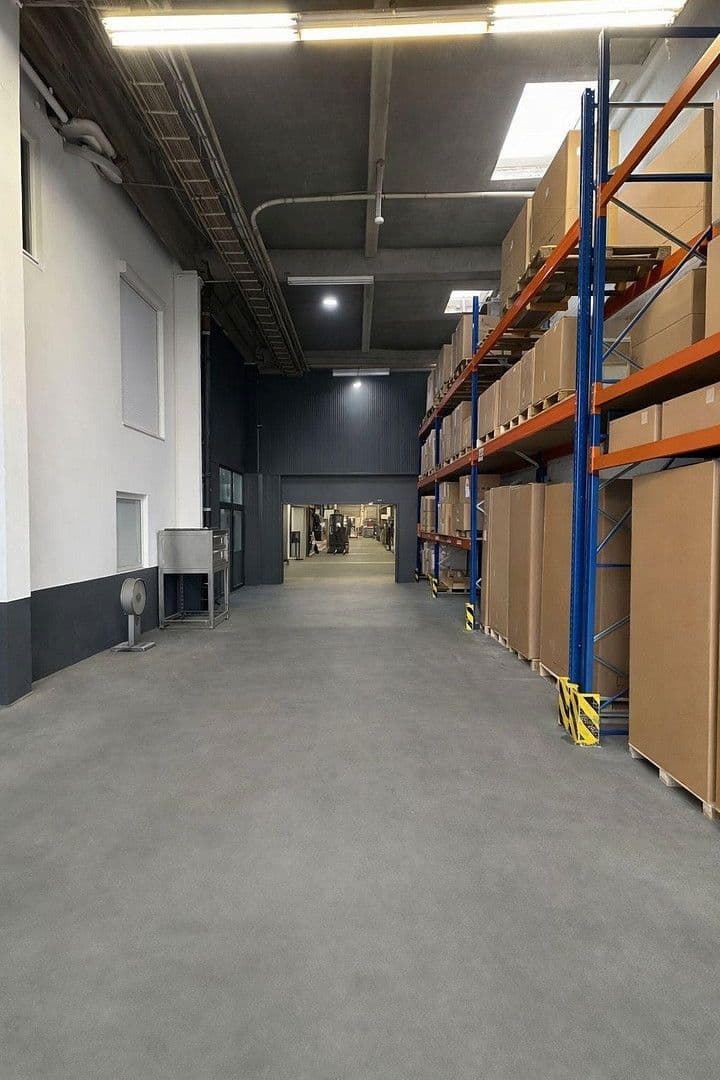 Pronájem nebytového prostoru 500 m², Sontraerstr. 16, Frankfurt am Main, Hessen Pronájem nebytového prostoru 500 m², Sontraerstr. 16, Frankfurt am Main, Hessen