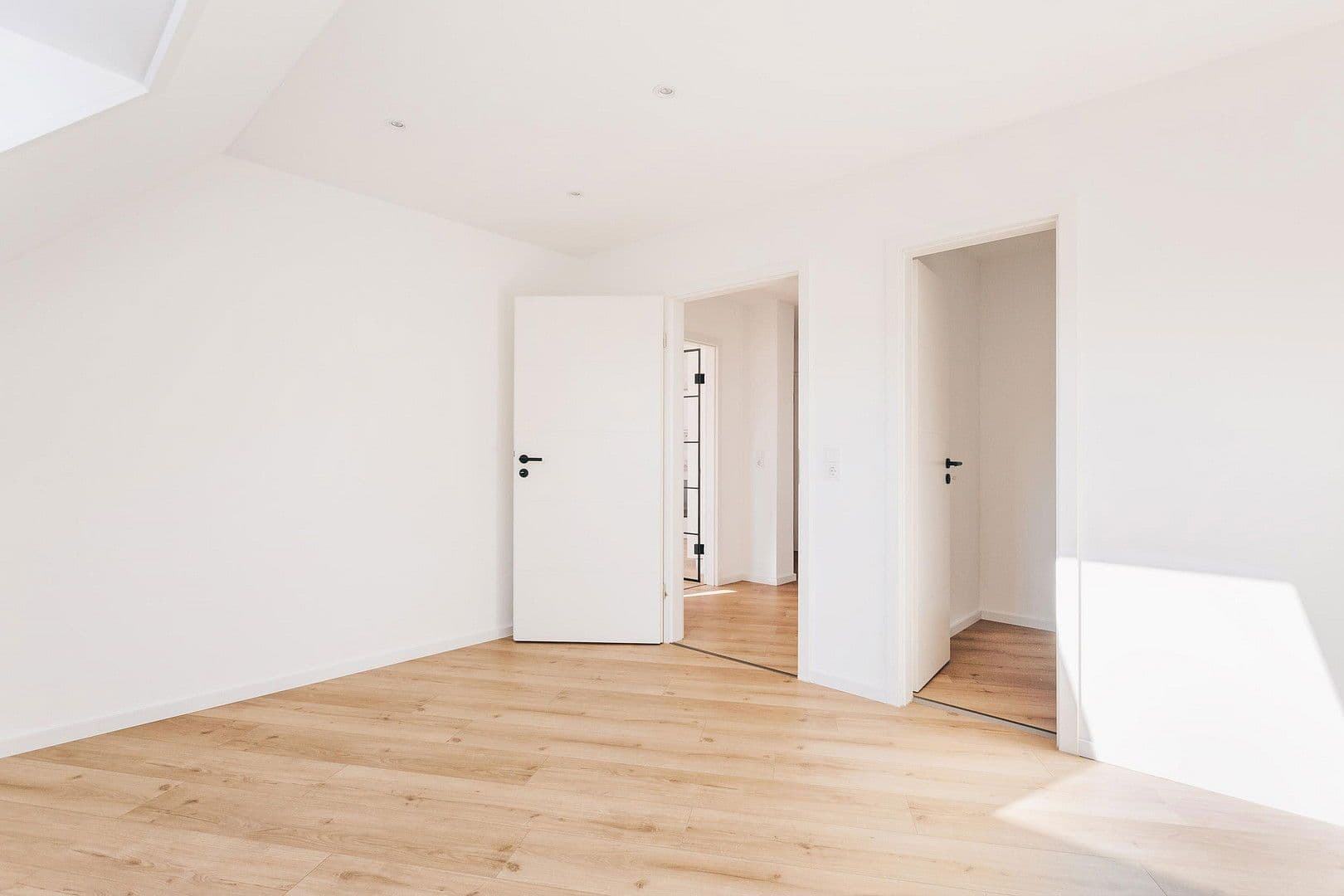 Prodej bytu 2+1 71 m², Meußlitzer Straße, Dresden, Sasko Prodej bytu 2+1 71 m², Meußlitzer Straße, Dresden, Sasko