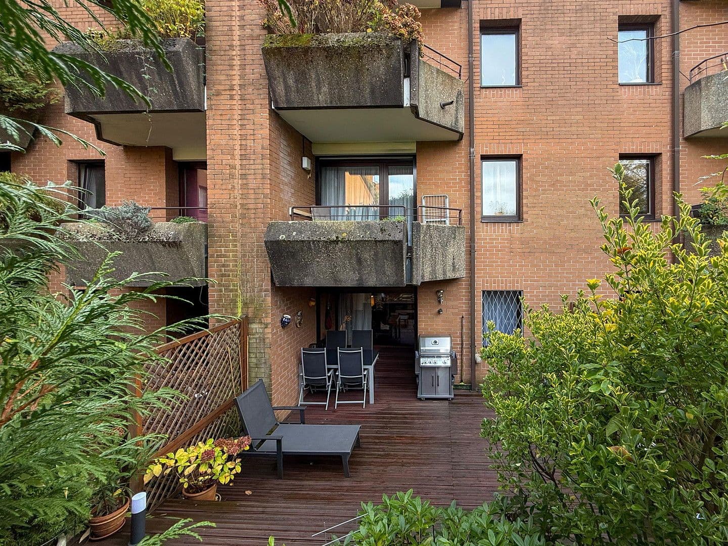 Prodej bytu 3+kk 117 m², Düsseldorf, Severní Porýní-Vestfálsko Prodej bytu 3+kk 117 m², Düsseldorf, Severní Porýní-Vestfálsko