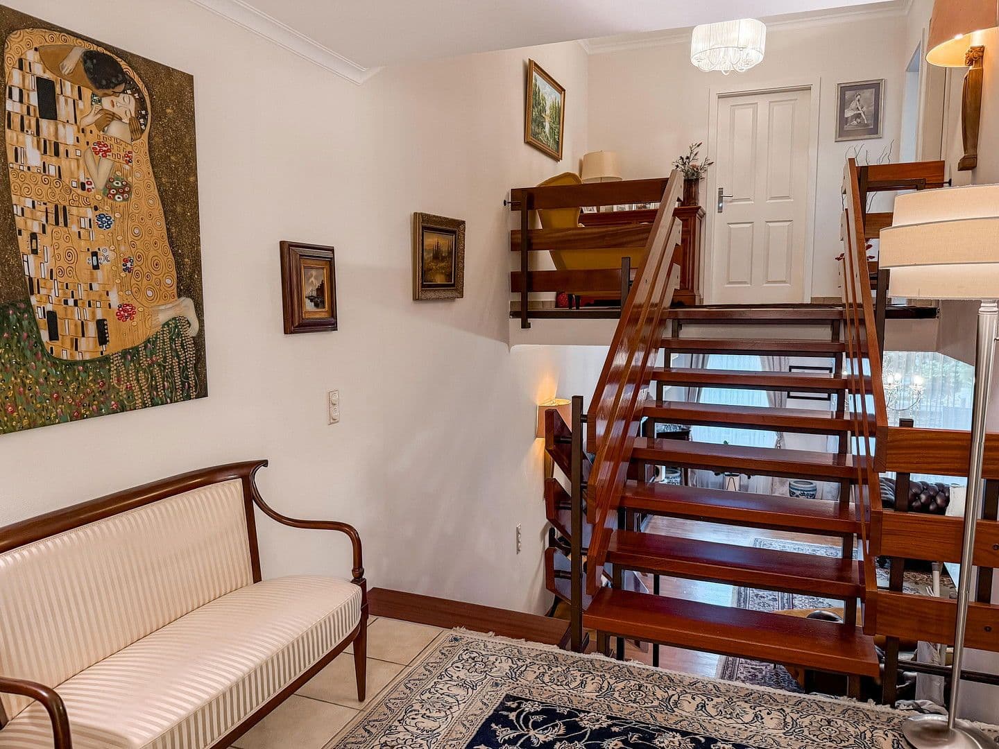 Prodej bytu 3+kk 117 m², Düsseldorf, Severní Porýní-Vestfálsko Prodej bytu 3+kk 117 m², Düsseldorf, Severní Porýní-Vestfálsko