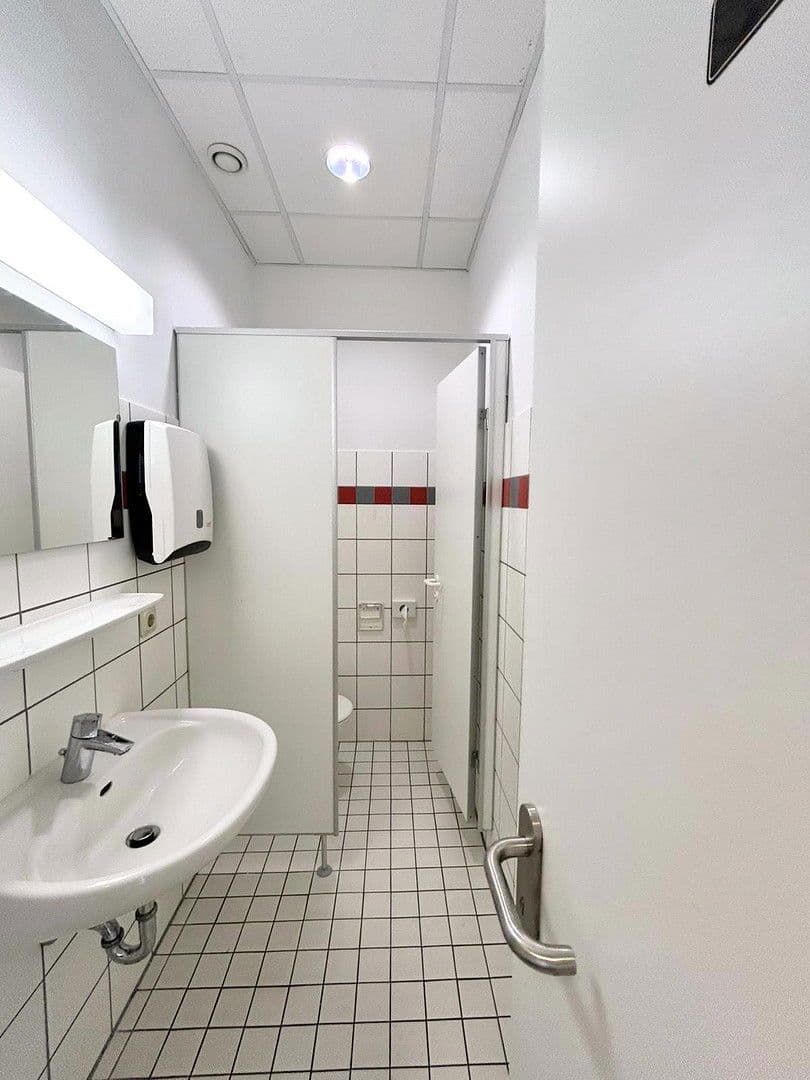 Pronájem kanceláře 150 m², Lilienthalstraße 5b, Schönefeld, Braniborsko Pronájem kanceláře 150 m², Lilienthalstraße 5b, Schönefeld, Braniborsko