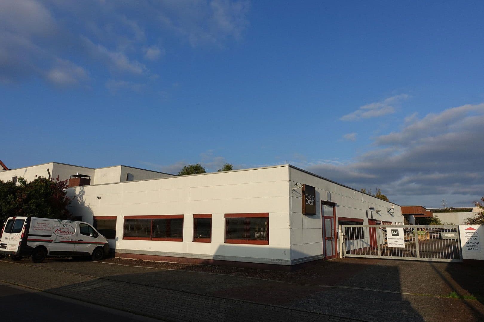 Prodej nebytového prostoru 3.383 m², Zeppelinring 12-14, Mühlheim am Main, Hessen Prodej nebytového prostoru 3.383 m², Zeppelinring 12-14, Mühlheim am Main, Hessen