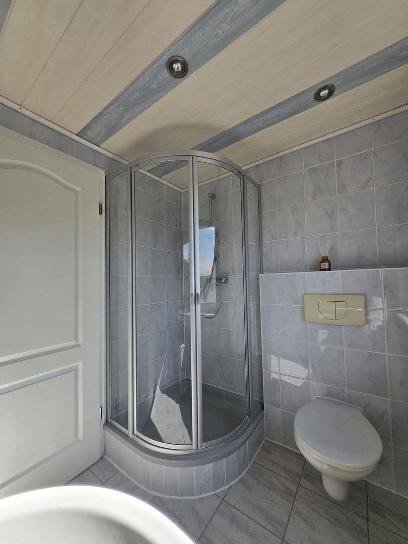 Pronájem domu 184 m², pozemek 222 m², Weinbergstr. 59, Bad Schönborn, Bádensko-Württembersko Pronájem domu 184 m², pozemek 222 m², Weinbergstr. 59, Bad Schönborn, Bádensko-Württembersko