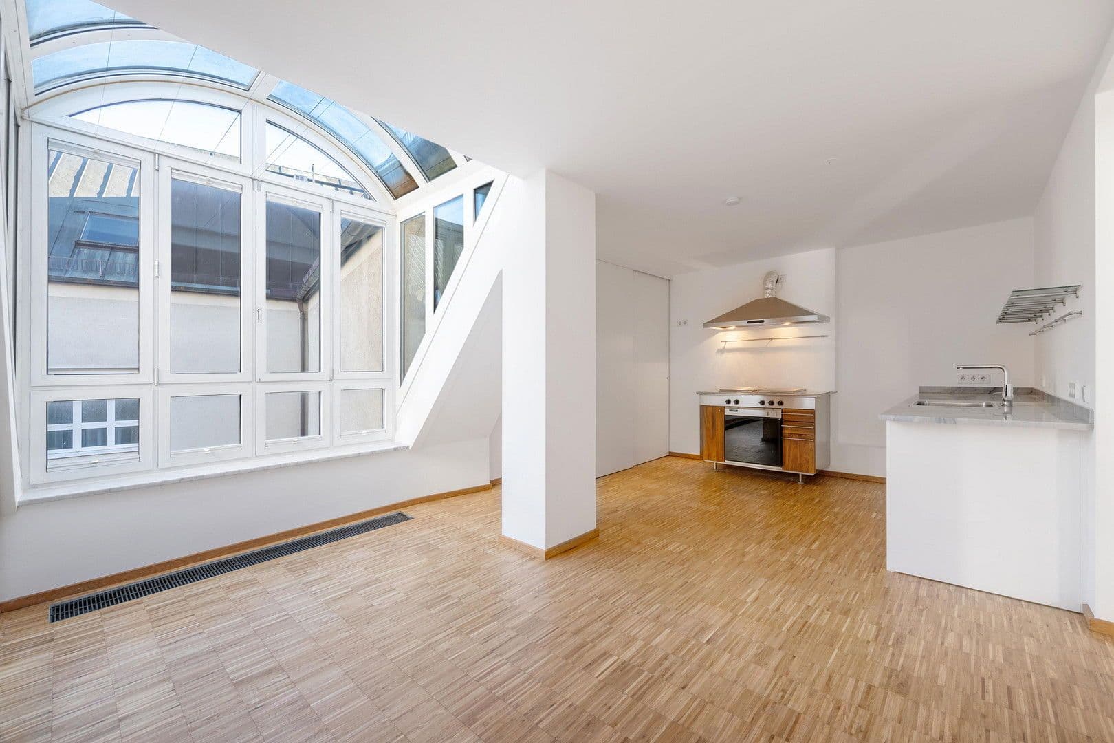 Pronájem bytu 3+1 144 m², München, Bavorsko Pronájem bytu 3+1 144 m², München, Bavorsko