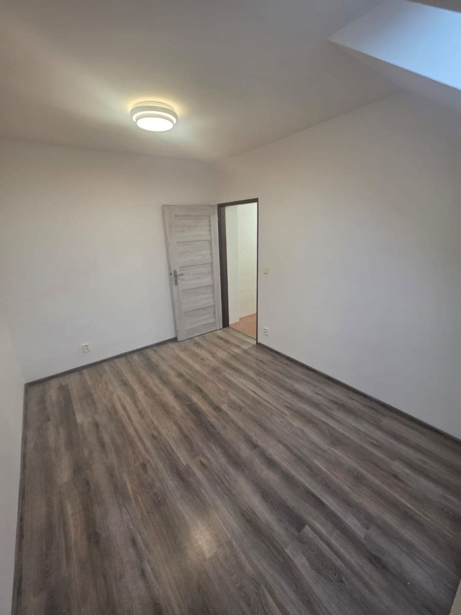 Pronájem bytu 1+1 18 m², Hlavní, Panenské Břežany, Středočeský kraj Pronájem bytu 1+1 18 m², Hlavní, Panenské Břežany, Středočeský kraj