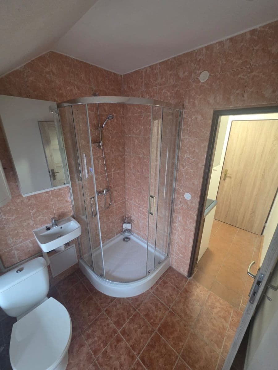 Pronájem bytu 1+1 18 m², Hlavní, Panenské Břežany, Středočeský kraj Pronájem bytu 1+1 18 m², Hlavní, Panenské Břežany, Středočeský kraj