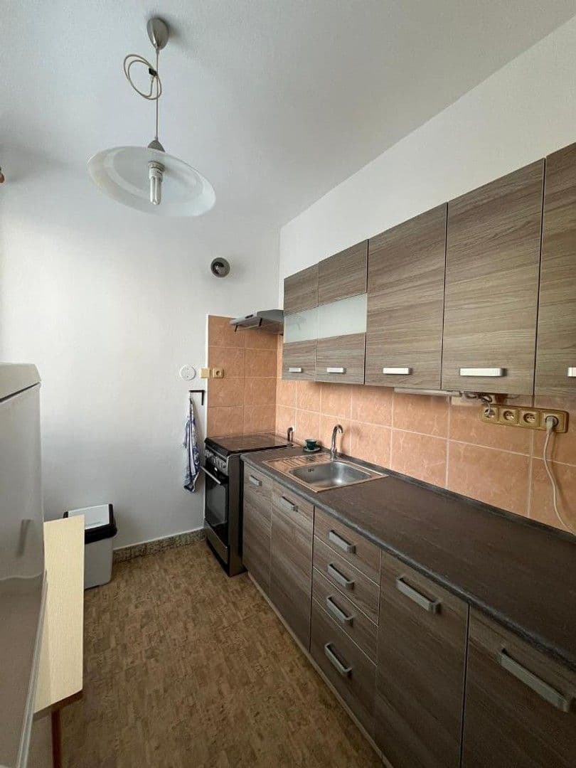 Pronájem bytu 1+1 30 m², Na Hrádku, Pardubice, Pardubický kraj Pronájem bytu 1+1 30 m², Na Hrádku, Pardubice, Pardubický kraj