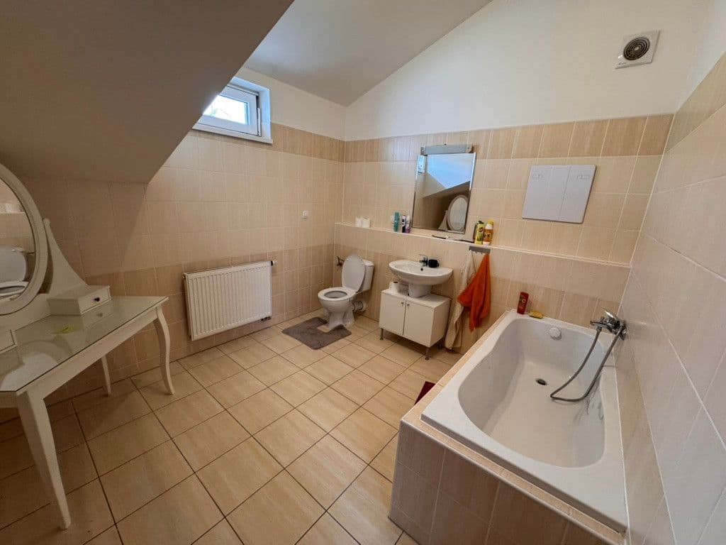 Prodej bytu 2+kk 85 m², V Zahradách, Beroun, Středočeský kraj Prodej bytu 2+kk 85 m², V Zahradách, Beroun, Středočeský kraj