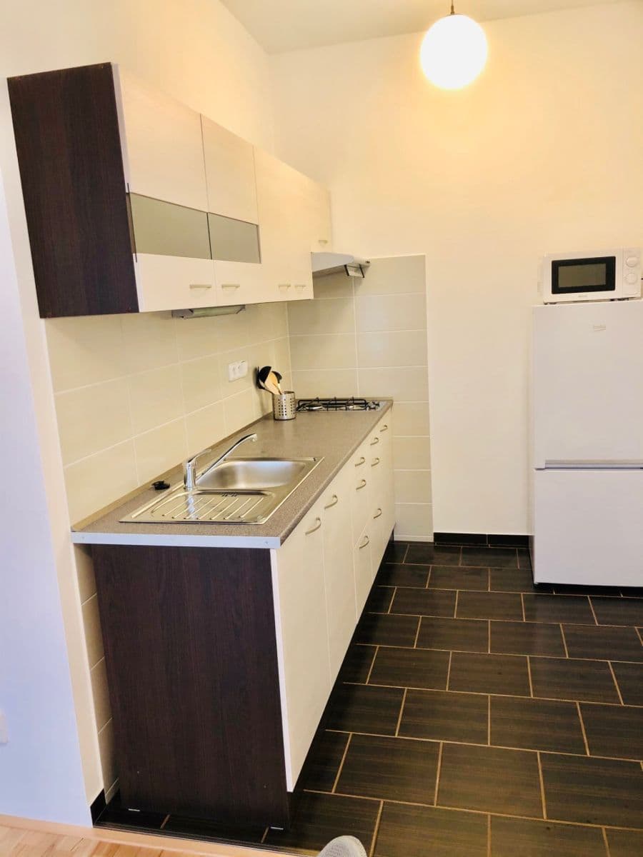 Pronájem bytu 1+kk 40 m², Kloboučnická, Praha, Praha Pronájem bytu 1+kk 40 m², Kloboučnická, Praha, Praha