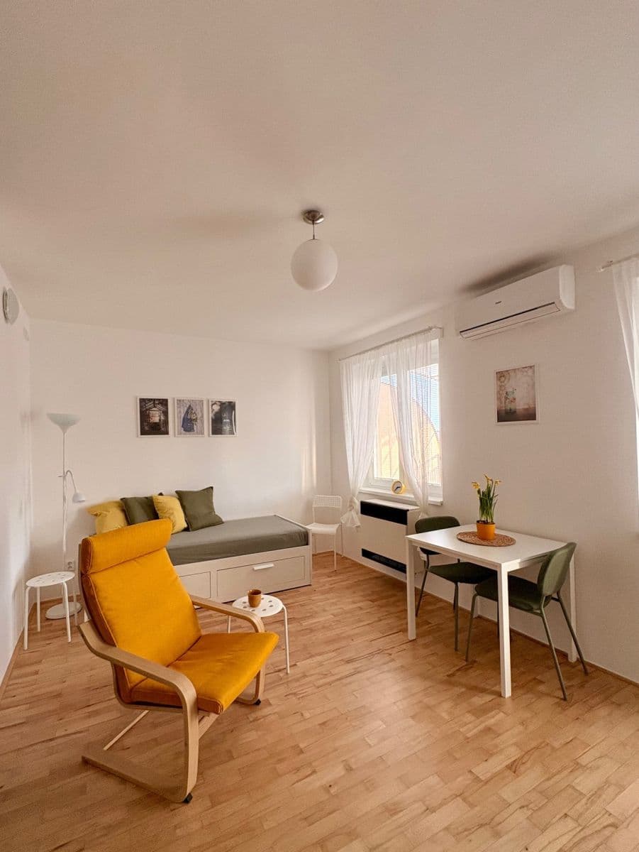 Pronájem bytu 1+kk 40 m², Kloboučnická, Praha, Praha Pronájem bytu 1+kk 40 m², Kloboučnická, Praha, Praha