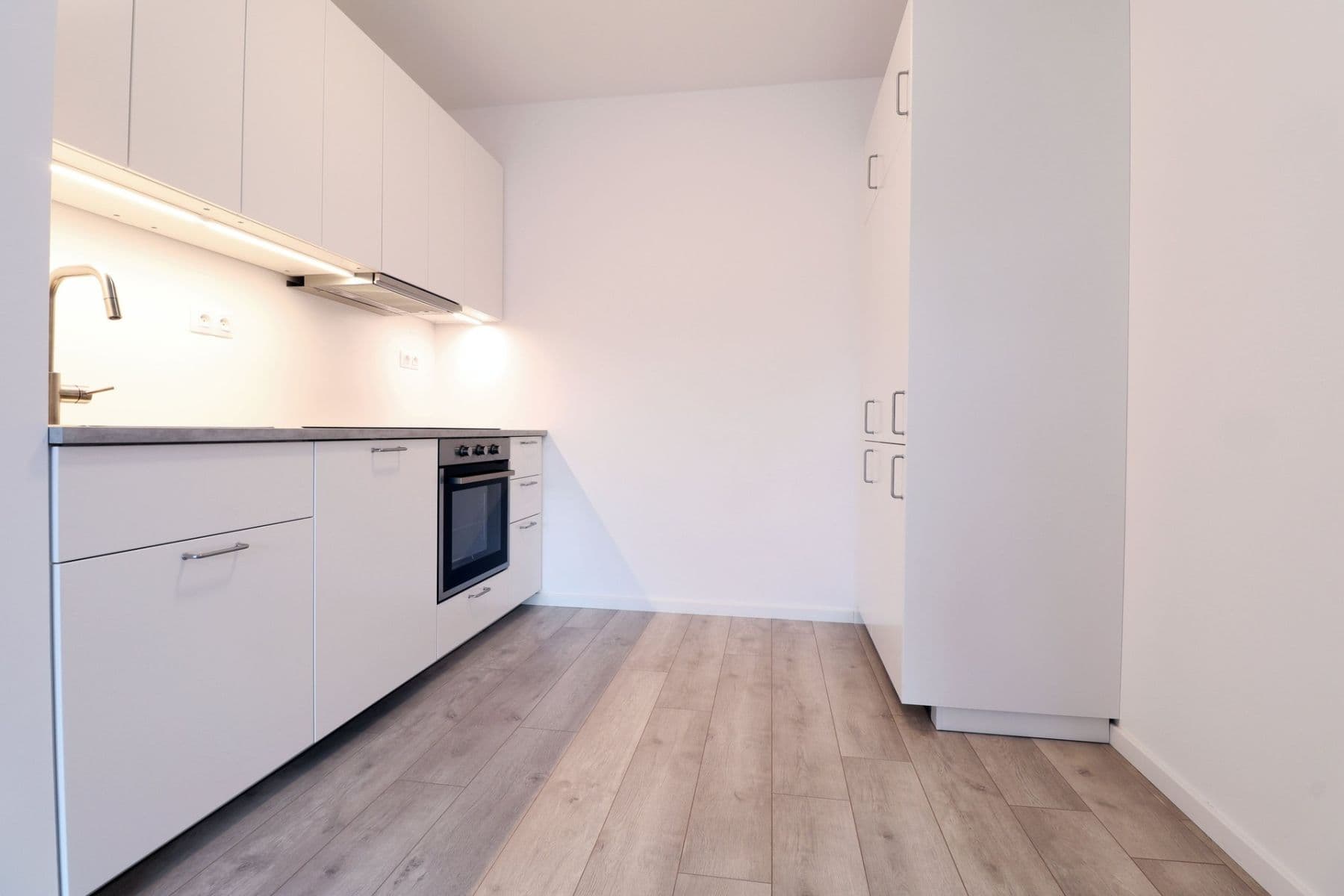 Pronájem bytu 2+kk 54 m², Spojovací, Praha, Praha Pronájem bytu 2+kk 54 m², Spojovací, Praha, Praha