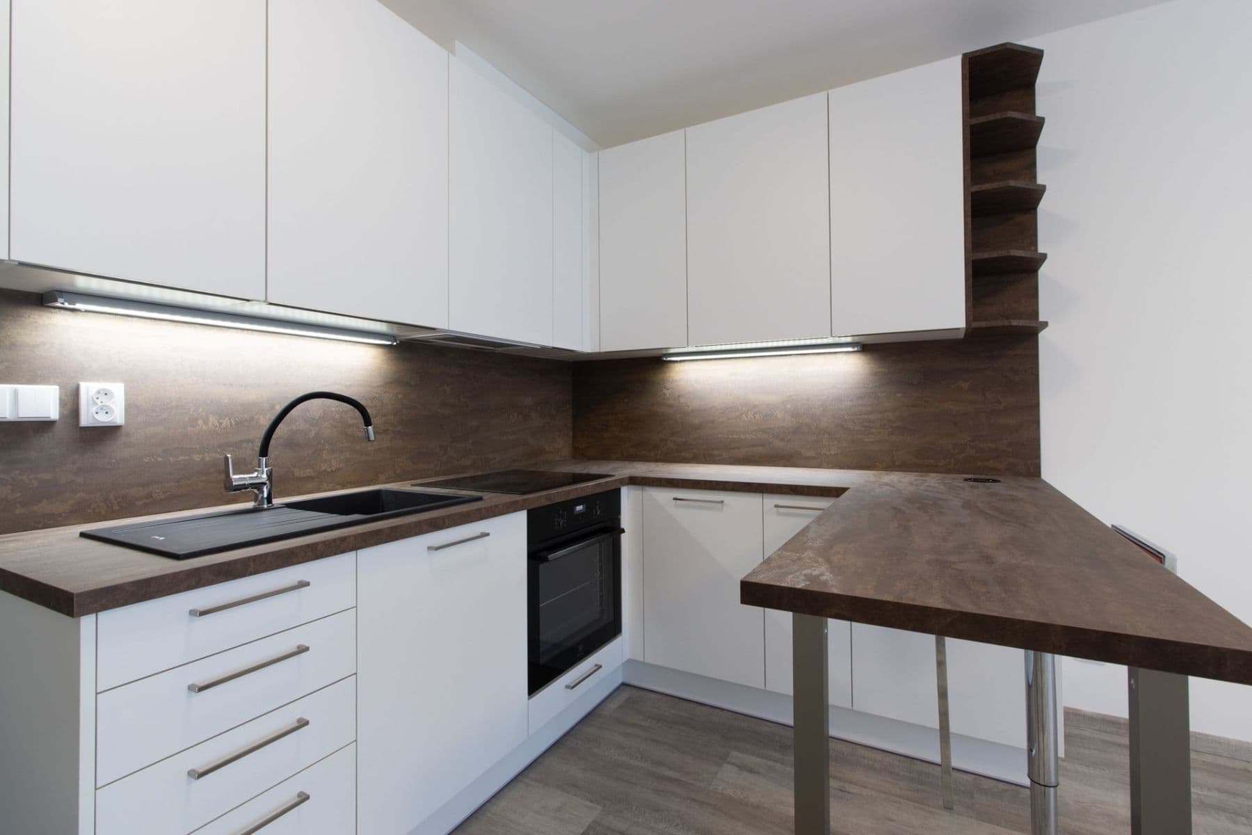 Pronájem bytu 1+kk 32 m², Šípková, Lysá nad Labem, Středočeský kraj Pronájem bytu 1+kk 32 m², Šípková, Lysá nad Labem, Středočeský kraj