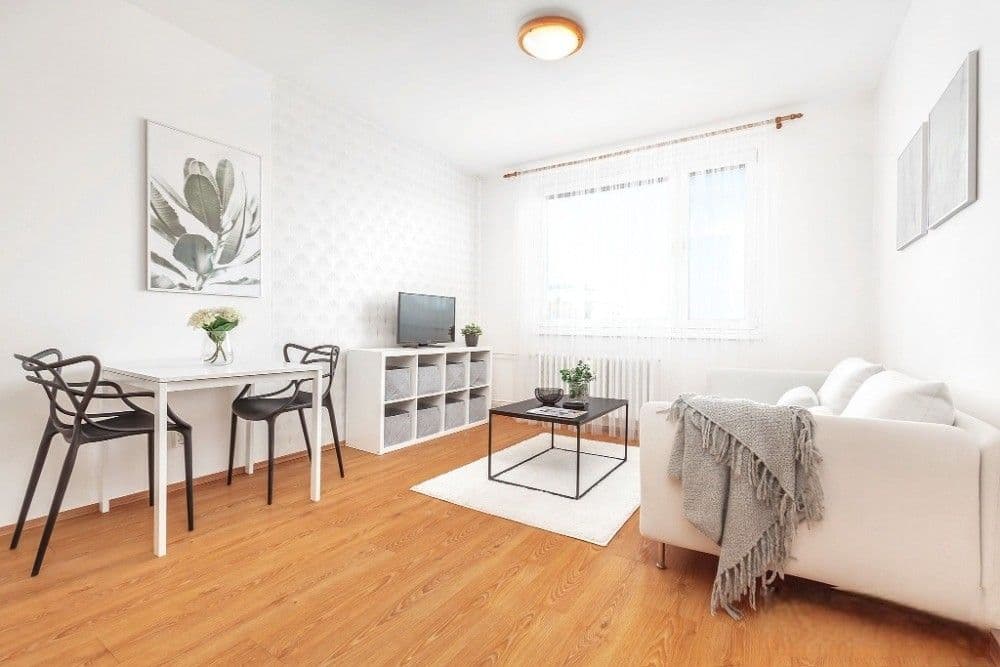 Pronájem bytu 2+kk 46 m², Lonkova, Pardubice, Pardubický kraj Pronájem bytu 2+kk 46 m², Lonkova, Pardubice, Pardubický kraj