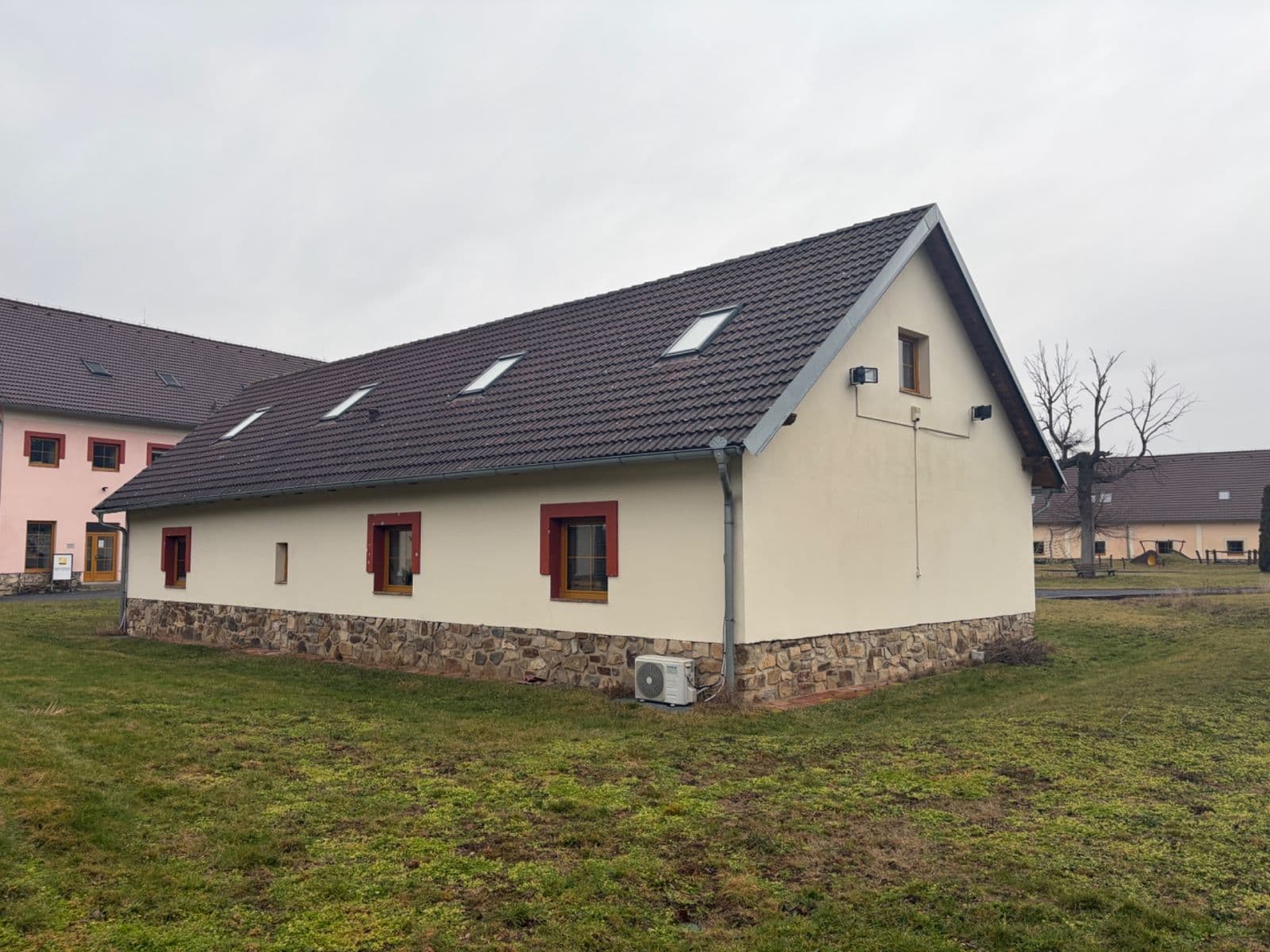 Pronájem nebytového prostoru 220 m², K Radotínu, Praha, Praha Pronájem nebytového prostoru 220 m², K Radotínu, Praha, Praha