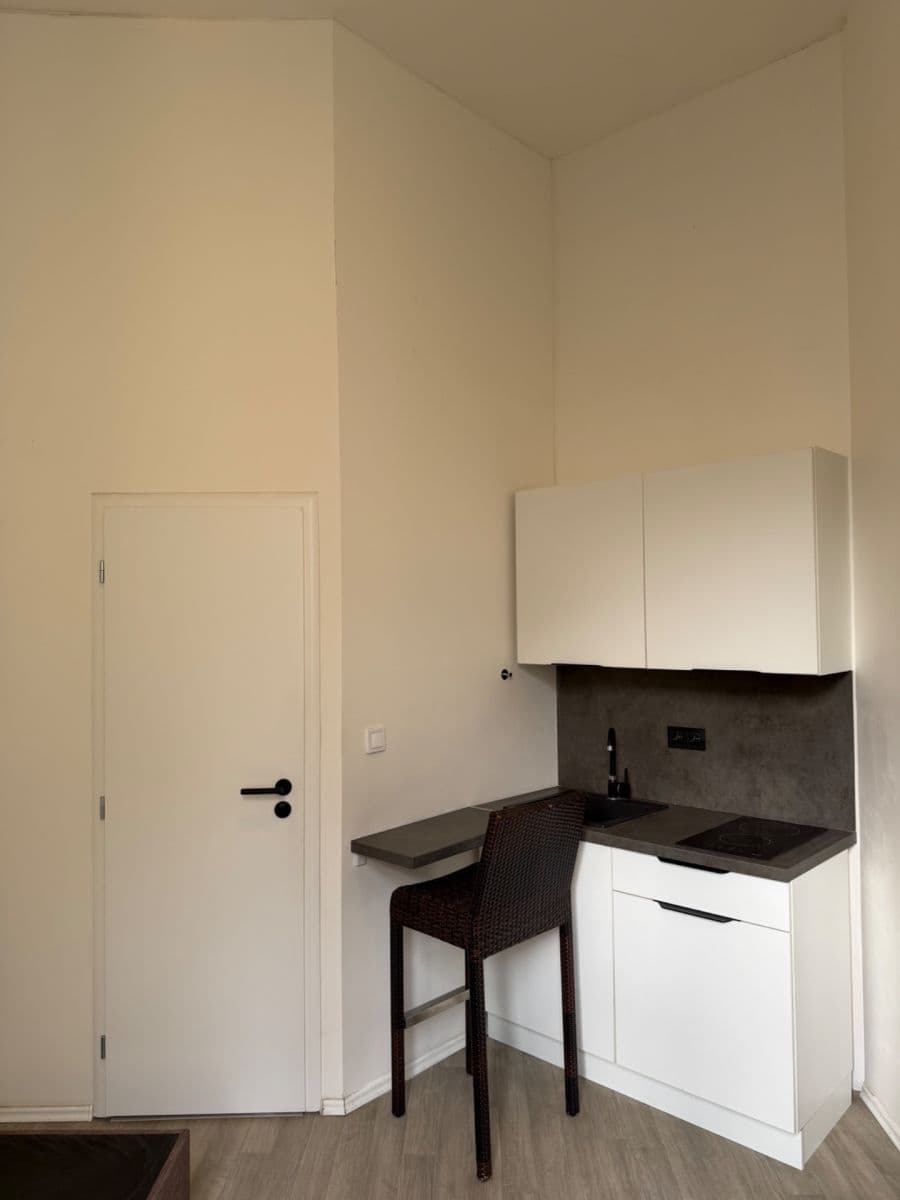 Pronájem bytu 1+kk 13 m², Sokolská, Praha, Praha Pronájem bytu 1+kk 13 m², Sokolská, Praha, Praha