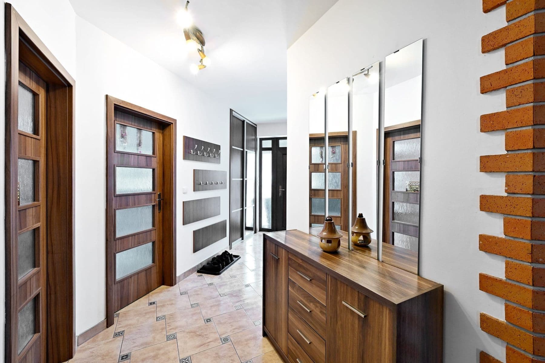 Prodej domu 163 m², pozemek 777 m², Slatina, Středočeský kraj Prodej domu 163 m², pozemek 777 m², Slatina, Středočeský kraj