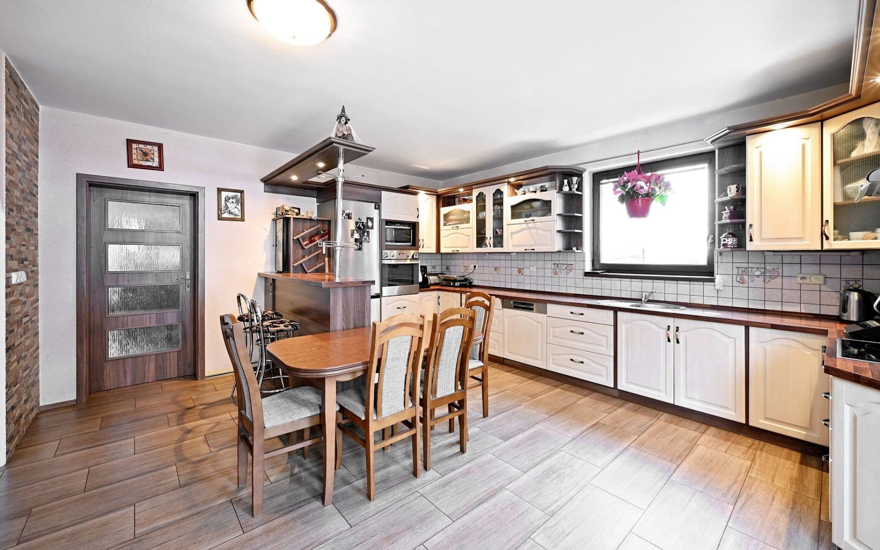 Prodej domu 163 m², pozemek 777 m², Slatina, Středočeský kraj Prodej domu 163 m², pozemek 777 m², Slatina, Středočeský kraj