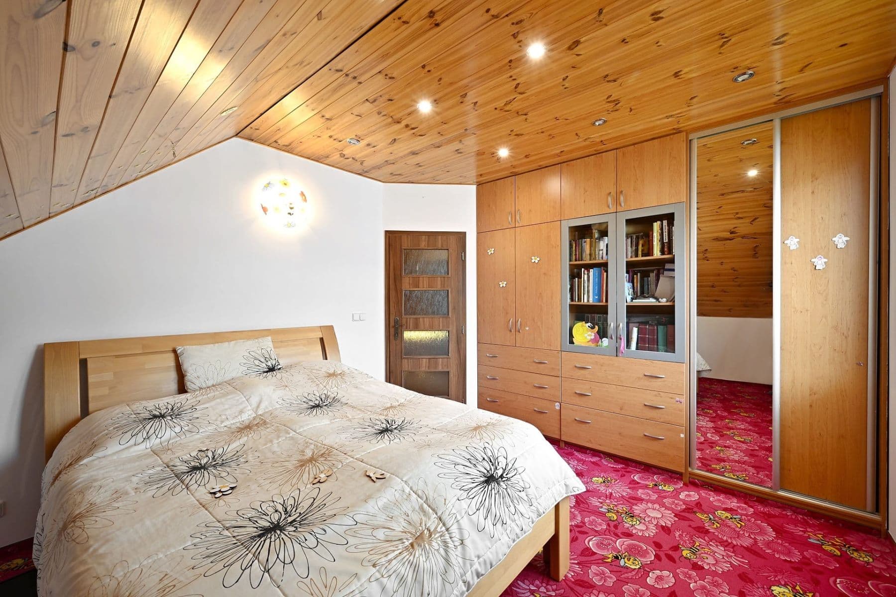 Prodej domu 163 m², pozemek 777 m², Slatina, Středočeský kraj Prodej domu 163 m², pozemek 777 m², Slatina, Středočeský kraj