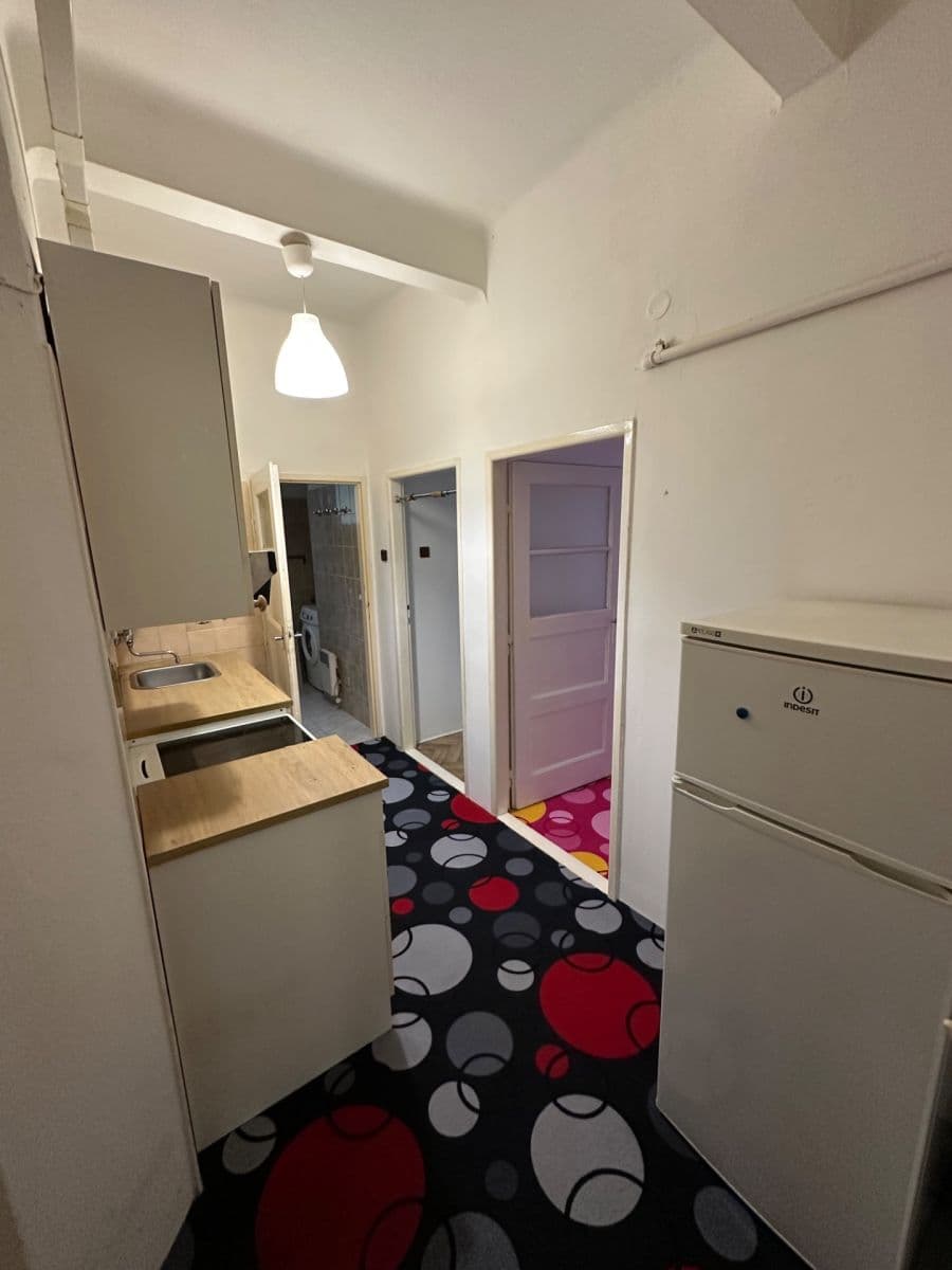 Pronájem bytu 2+1 48 m², Křížová, Praha, Praha Pronájem bytu 2+1 48 m², Křížová, Praha, Praha