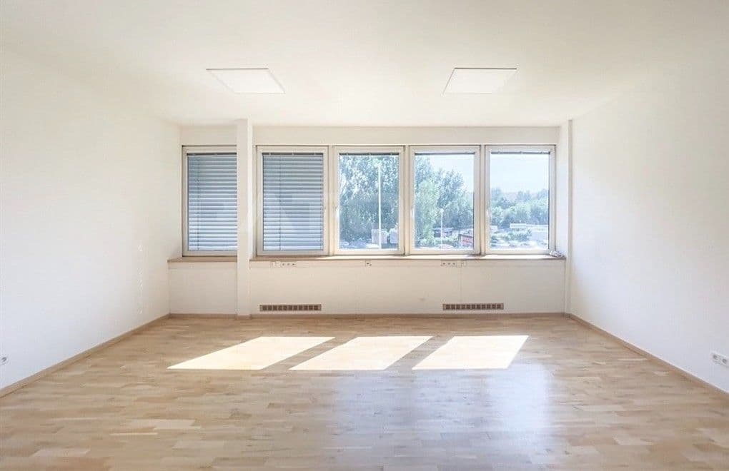 Pronájem kanceláře 22 m², Jenišovská, Praha, Praha Pronájem kanceláře 22 m², Jenišovská, Praha, Praha