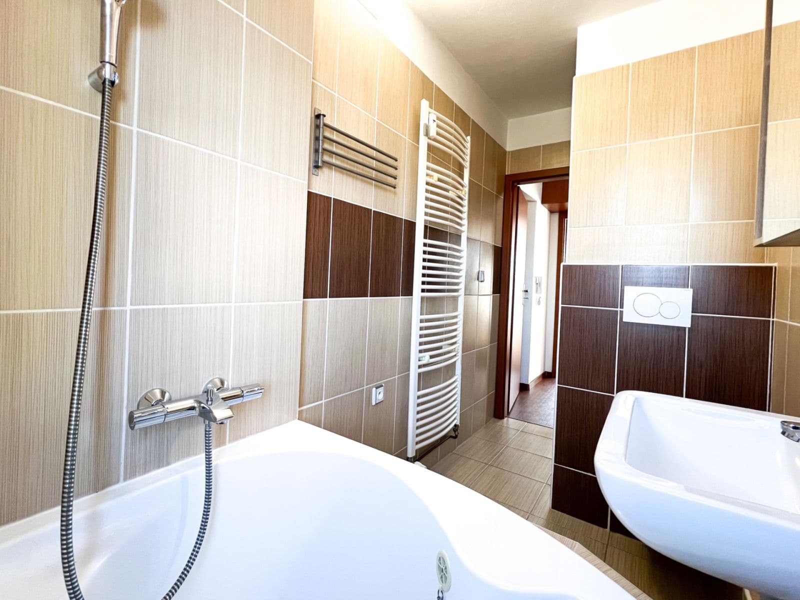 Pronájem bytu 3+1 56 m², Ječná, Hradec Králové, Královéhradecký kraj Pronájem bytu 3+1 56 m², Ječná, Hradec Králové, Královéhradecký kraj