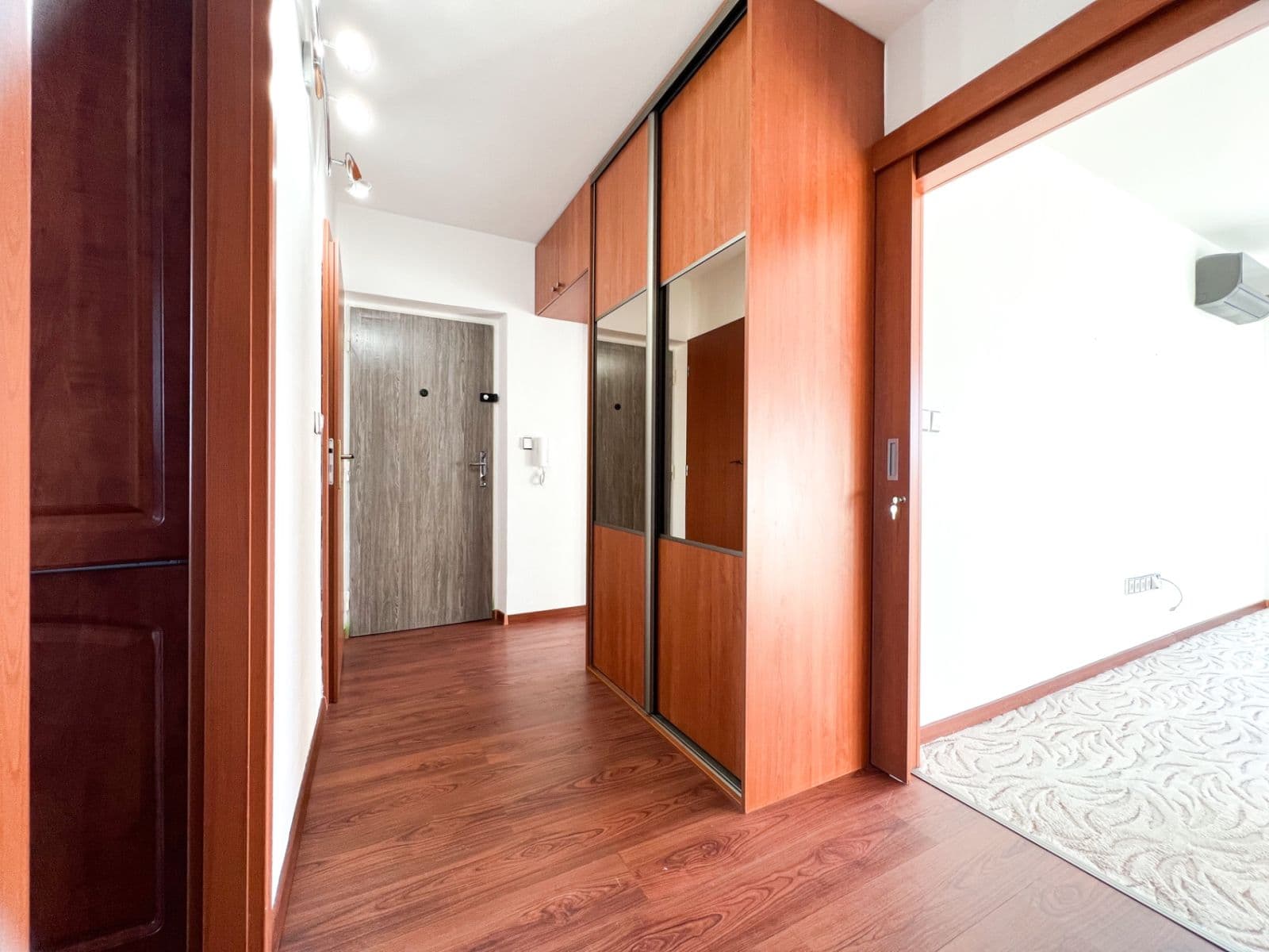 Pronájem bytu 3+1 56 m², Ječná, Hradec Králové, Královéhradecký kraj Pronájem bytu 3+1 56 m², Ječná, Hradec Králové, Královéhradecký kraj