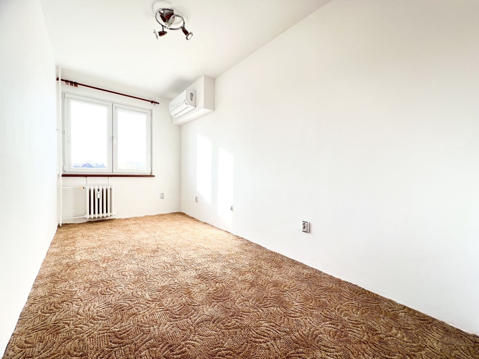 Pronájem bytu 3+1 56 m², Ječná, Hradec Králové, Královéhradecký kraj Pronájem bytu 3+1 56 m², Ječná, Hradec Králové, Královéhradecký kraj