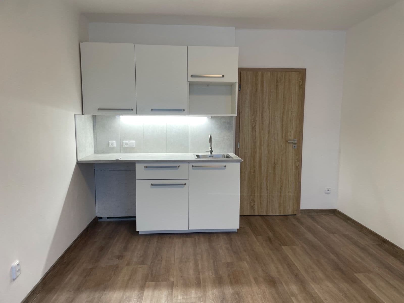 Pronájem bytu 1+kk 21 m², Sokolská třída, Ostrava, Moravskoslezský kraj Pronájem bytu 1+kk 21 m², Sokolská třída, Ostrava, Moravskoslezský kraj