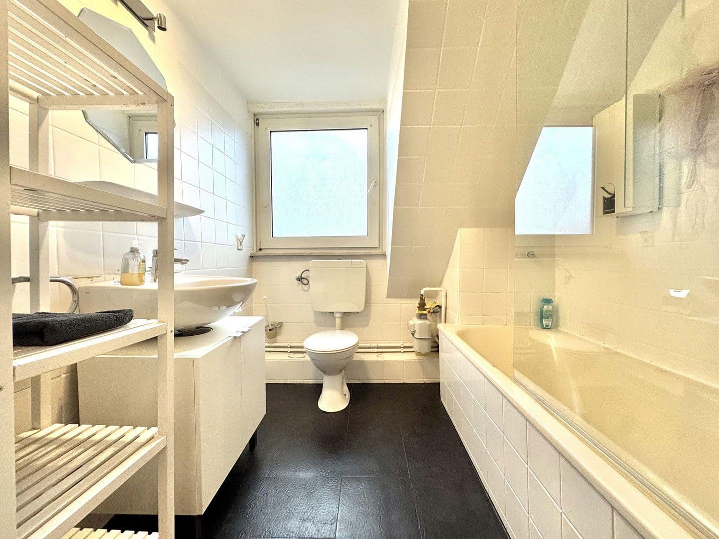 Pronájem bytu 2+1 43 m², Henckellweg 13, Hannover, Dolní Sasko Pronájem bytu 2+1 43 m², Henckellweg 13, Hannover, Dolní Sasko