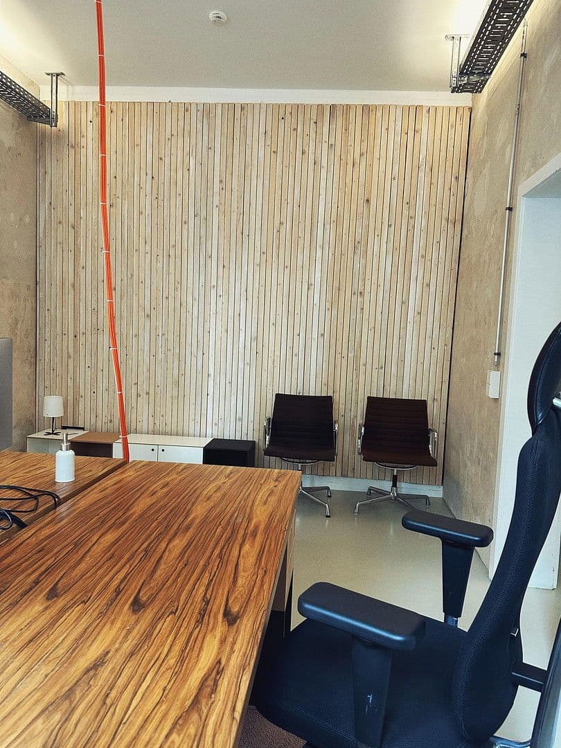 Pronájem kanceláře 135 m², Stuttgart, Bádensko-Württembersko Pronájem kanceláře 135 m², Stuttgart, Bádensko-Württembersko