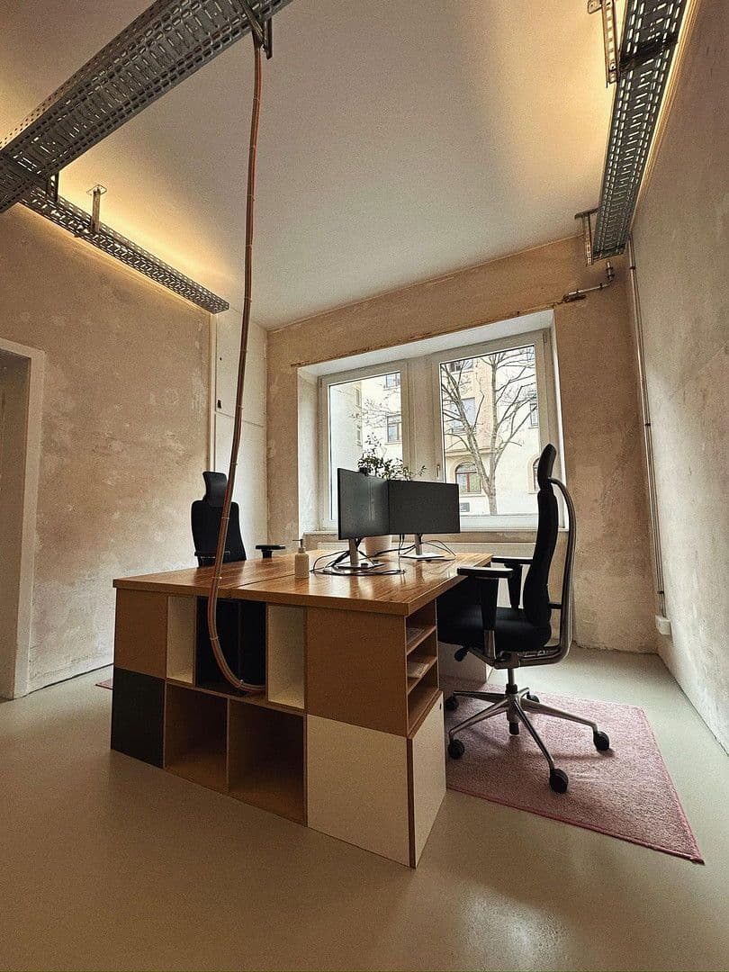 Pronájem kanceláře 135 m², Stuttgart, Bádensko-Württembersko Pronájem kanceláře 135 m², Stuttgart, Bádensko-Württembersko