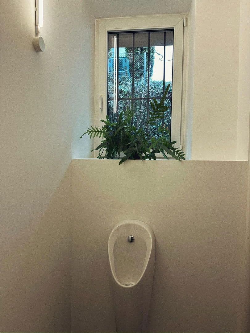 Pronájem kanceláře 135 m², Stuttgart, Bádensko-Württembersko Pronájem kanceláře 135 m², Stuttgart, Bádensko-Württembersko