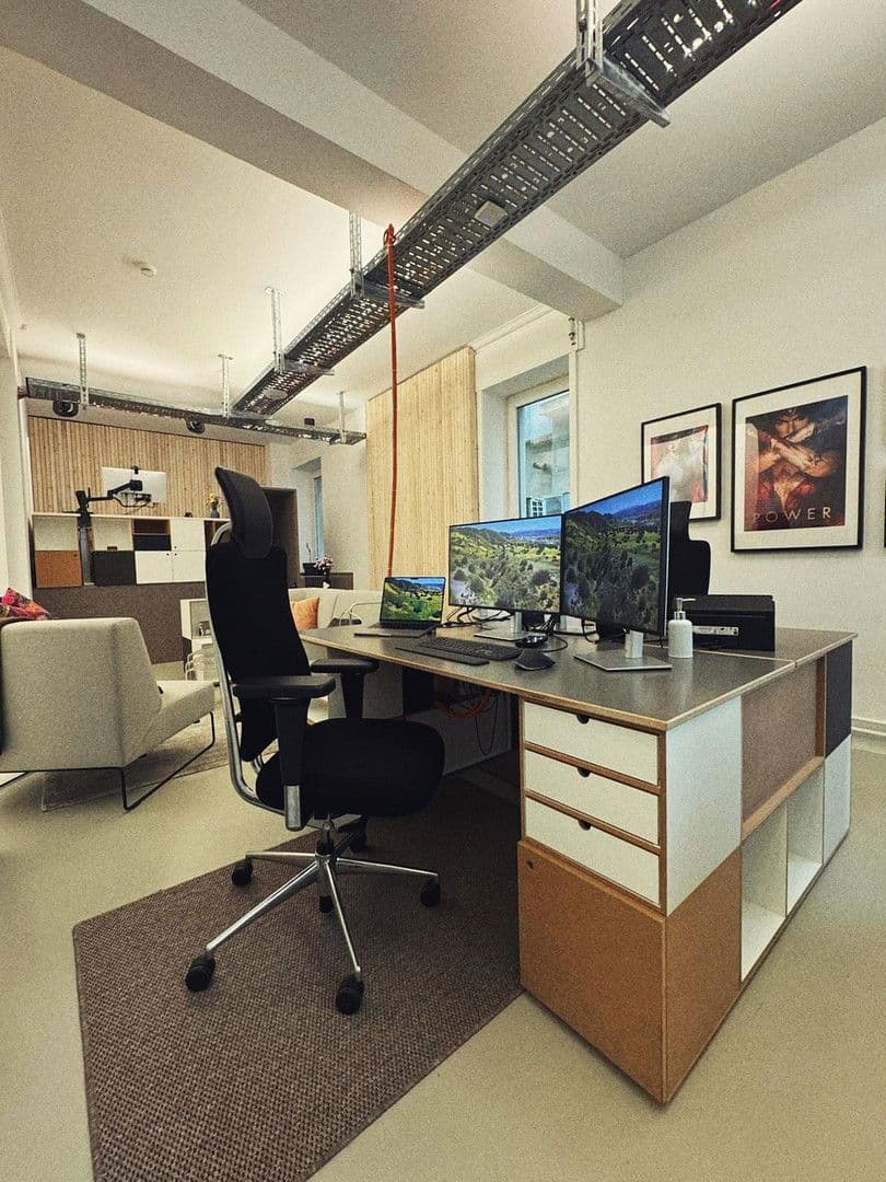 Pronájem kanceláře 135 m², Stuttgart, Bádensko-Württembersko Pronájem kanceláře 135 m², Stuttgart, Bádensko-Württembersko