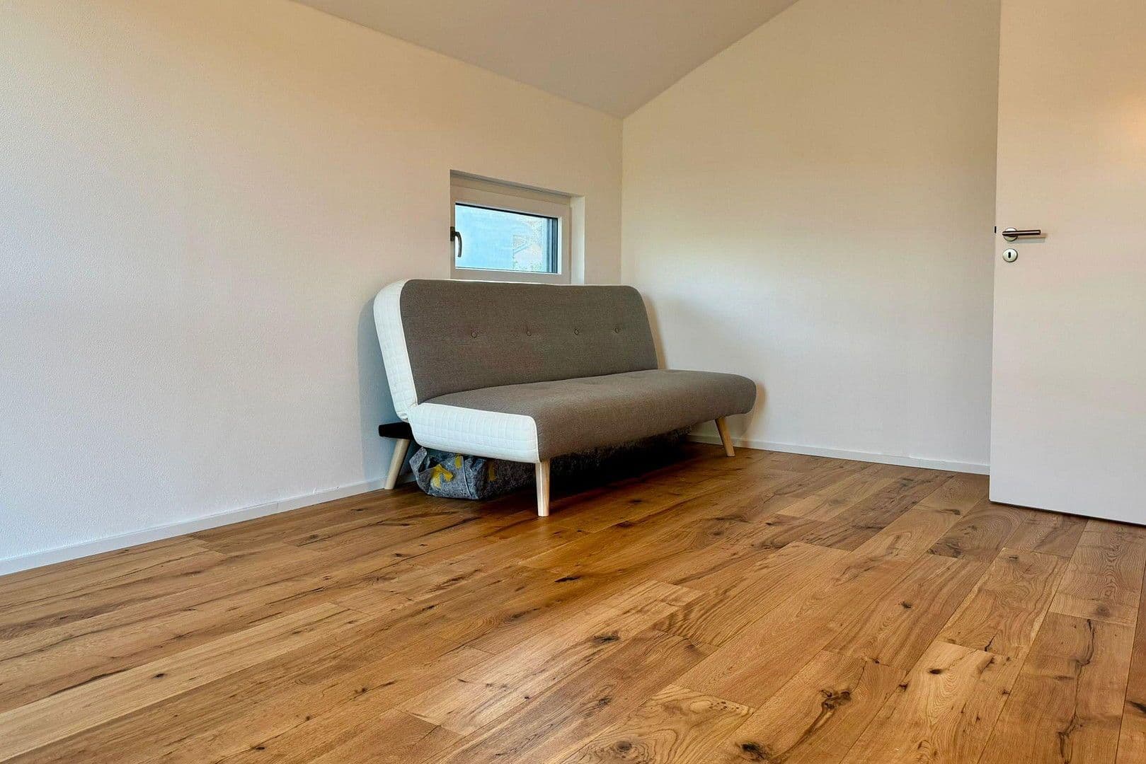 Prodej domu 183 m², pozemek 550 m², Kaffeeberg 12, Auenwald, Bádensko-Württembersko Prodej domu 183 m², pozemek 550 m², Kaffeeberg 12, Auenwald, Bádensko-Württembersko