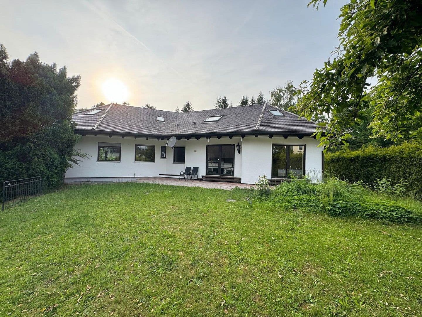 Prodej domu 540 m², pozemek 5.943 m², Waldweg 15, Kötz, Bavorsko Prodej domu 540 m², pozemek 5.943 m², Waldweg 15, Kötz, Bavorsko