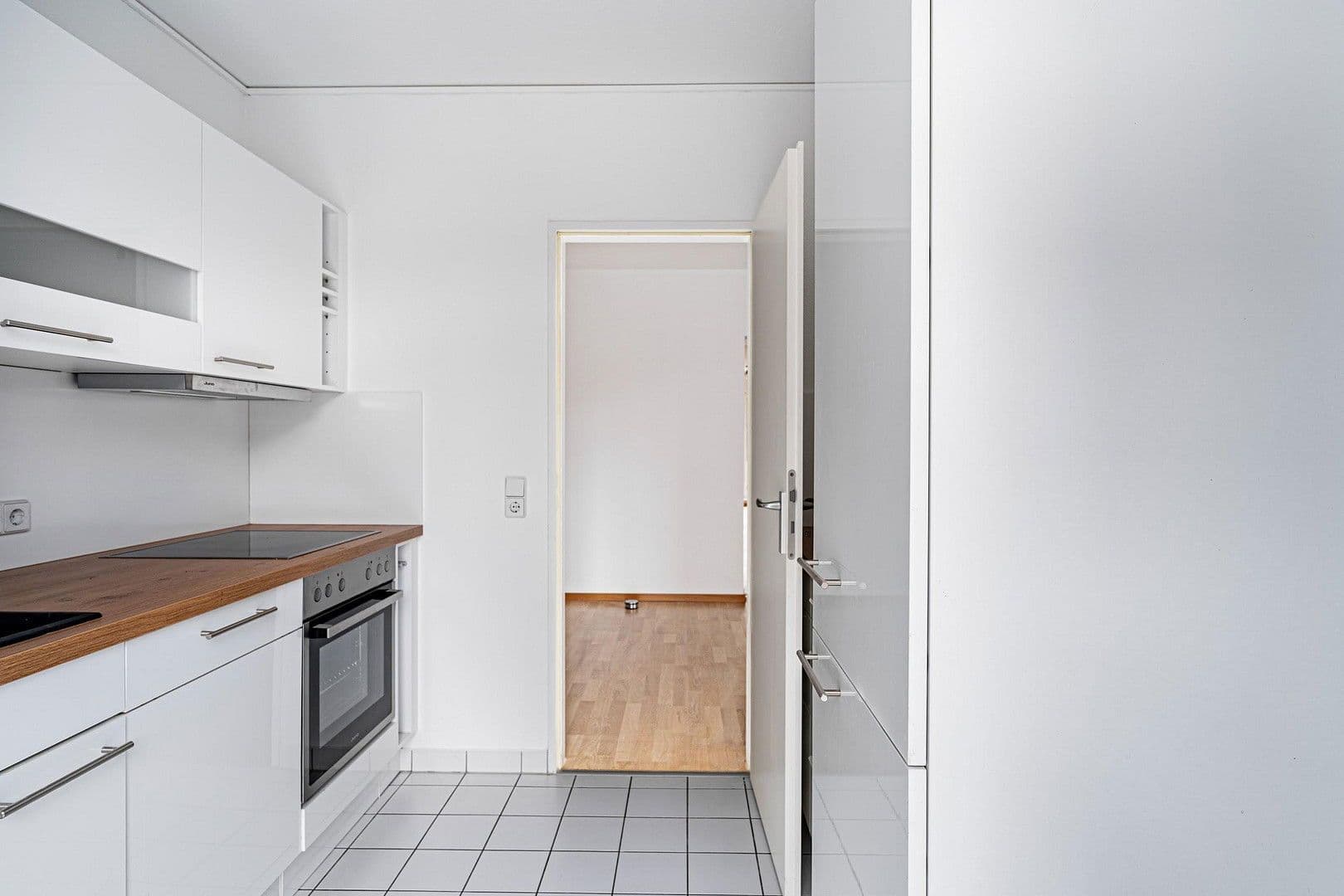 Prodej bytu 3+1 140 m², Alfred-Kowalke-Str.14, Berlin, Berlín Prodej bytu 3+1 140 m², Alfred-Kowalke-Str.14, Berlin, Berlín