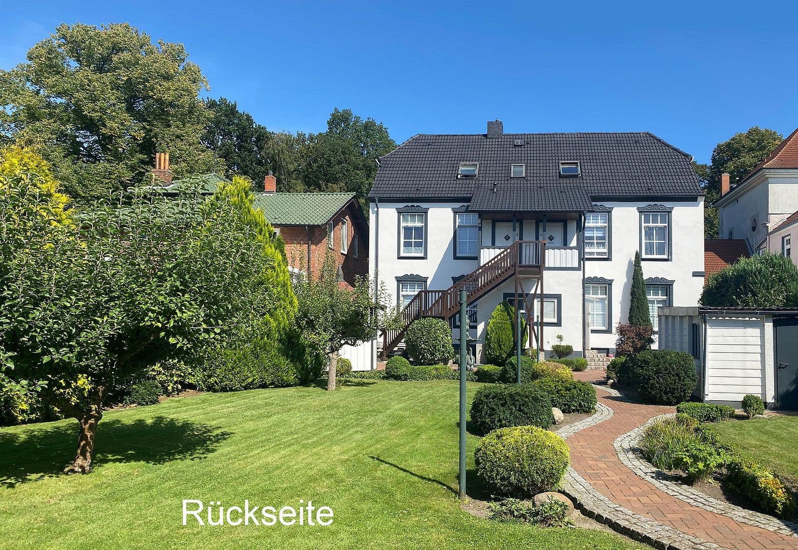 Prodej domu 369 m², pozemek 722 m², Am Lotsenberg 11, Travemünde, Šlesvicko-Holštýnsko Prodej domu 369 m², pozemek 722 m², Am Lotsenberg 11, Travemünde, Šlesvicko-Holštýnsko